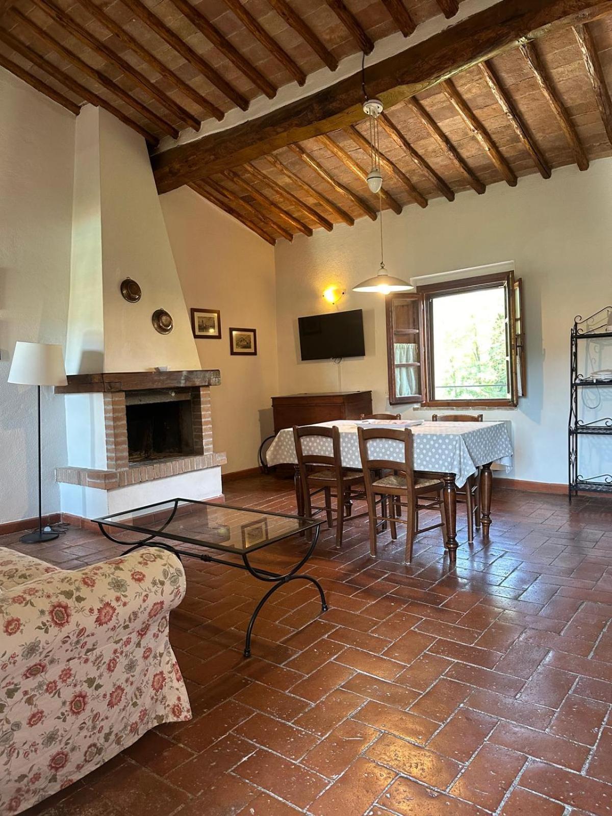 Agriturismo La Peschiera Casole d'Elsa Bagian luar foto